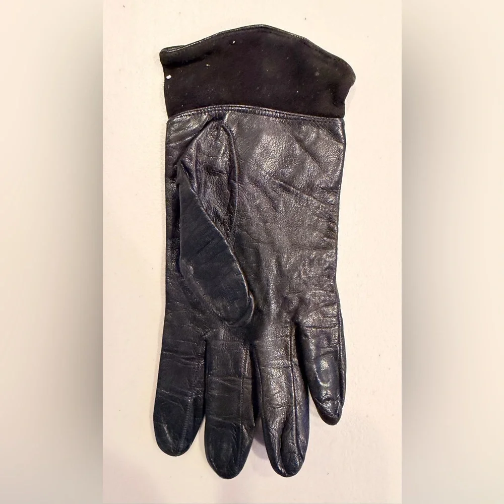 VINTAGE: Bloomingdale’s | ladies lambskin leather & suede gloves. Size: 7.